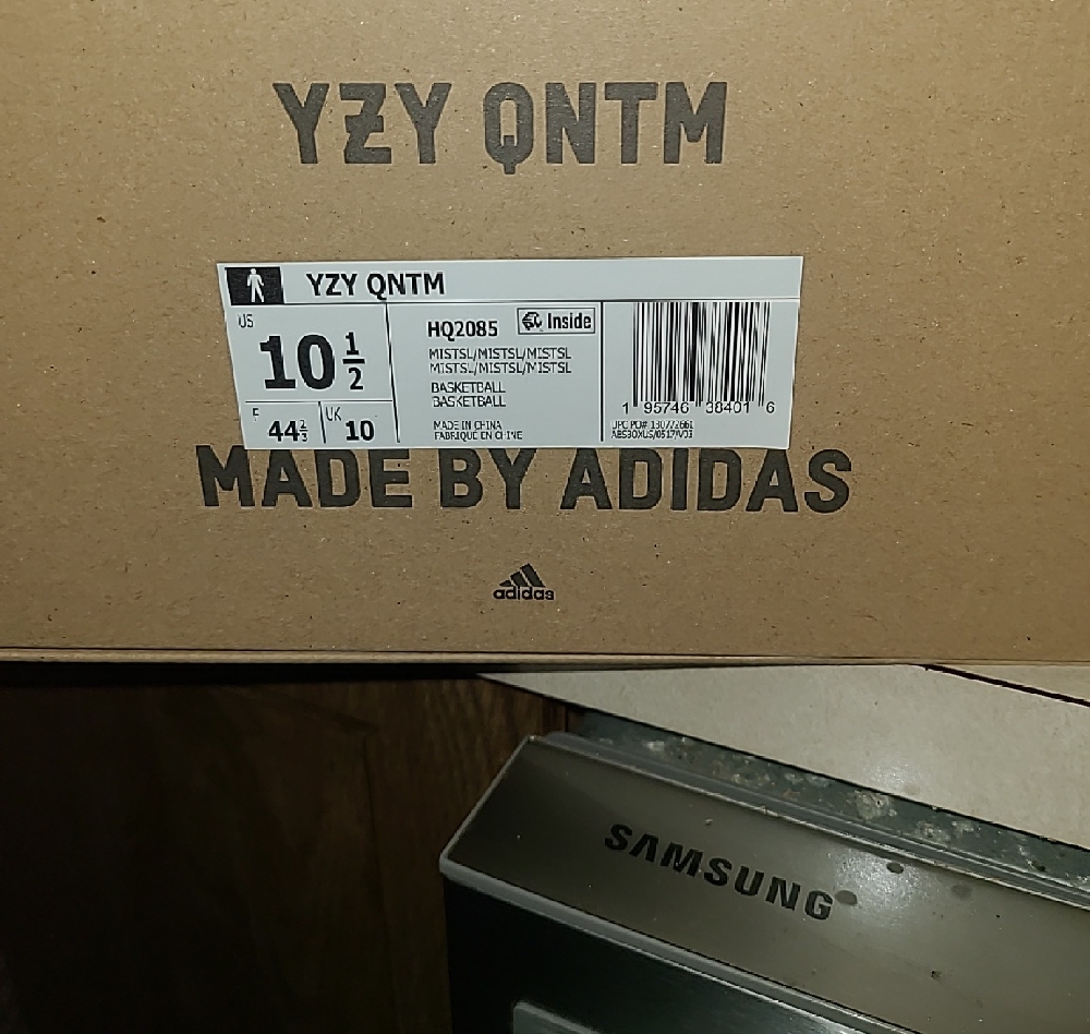 Dead Stock Adidas Yzy Qntm Sneakers